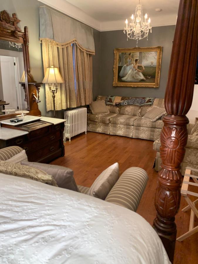 Monroe House Executive Guest Suites เซนต์จอห์น ภายนอก รูปภาพ