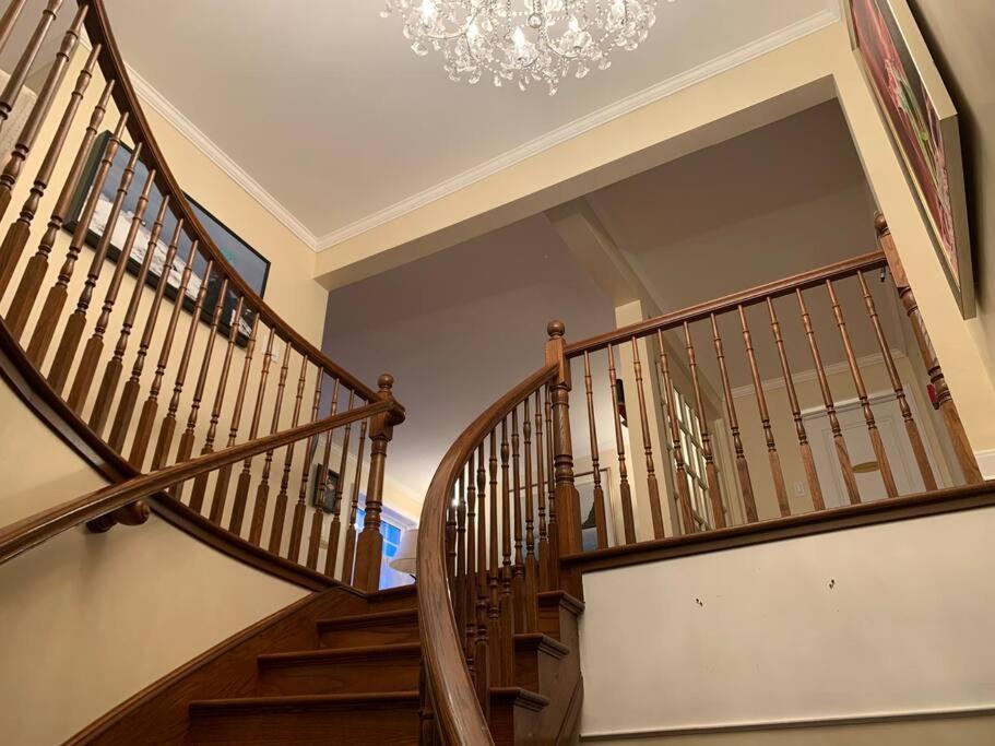 Monroe House Executive Guest Suites เซนต์จอห์น ภายนอก รูปภาพ