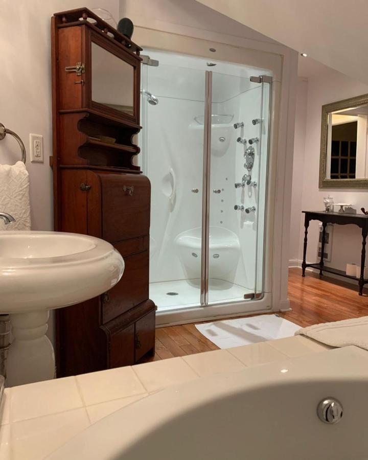 Monroe House Executive Guest Suites เซนต์จอห์น ภายนอก รูปภาพ
