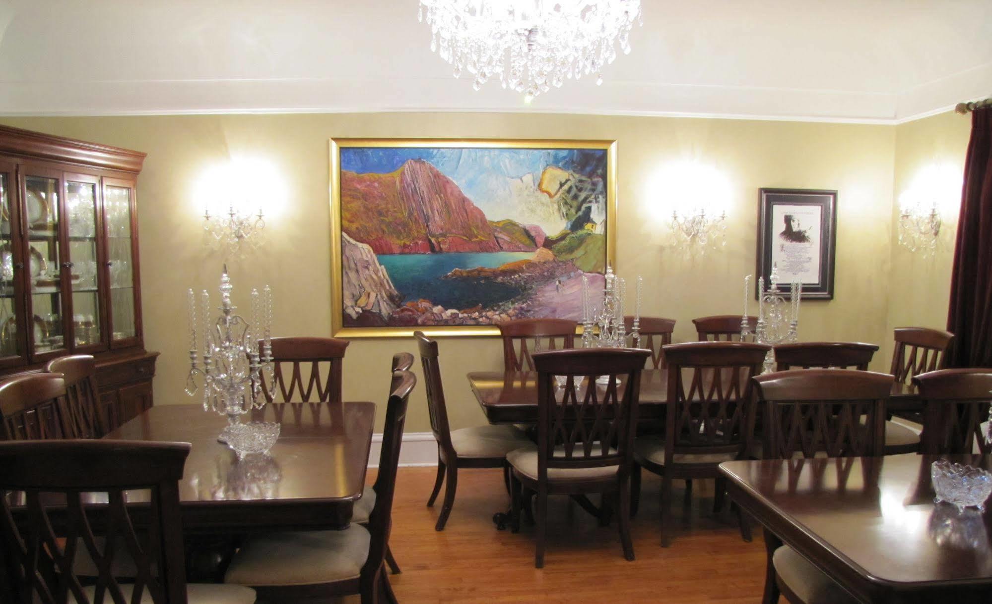 Monroe House Executive Guest Suites เซนต์จอห์น ภายนอก รูปภาพ
